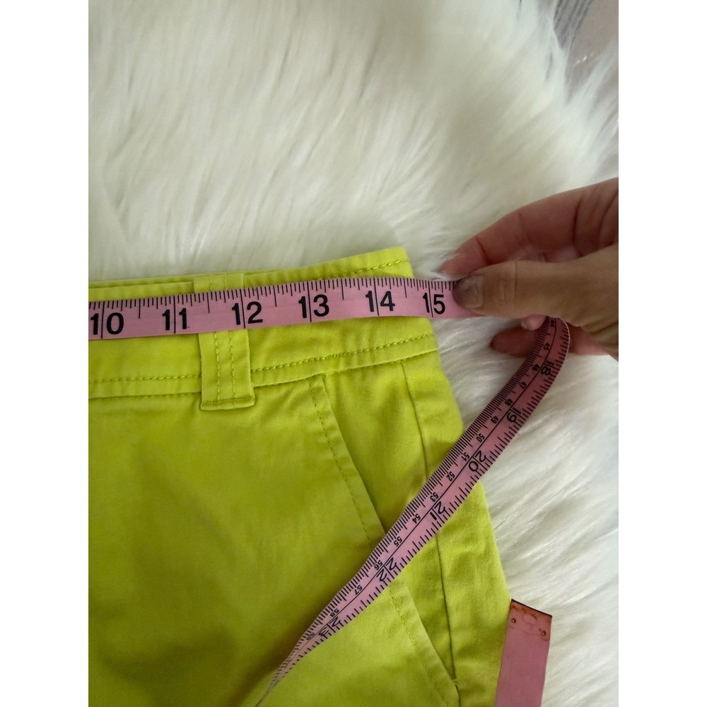 New York & Co - Mid Rise Neon Green Chino Style Shorts Women's Size 0 - Picture 7 of 9